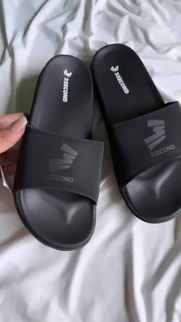 Sandal slop Three secon Dalam Ruangan Luar Ruang Shoes Pria Sendal