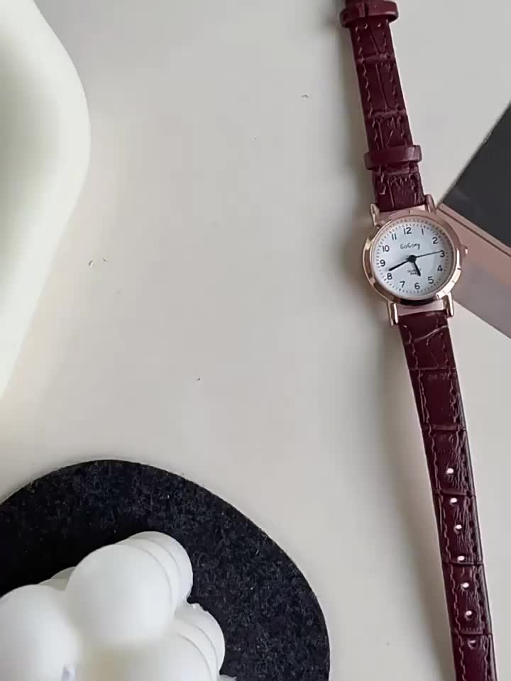 FREE BOX DAN GELANG Jam Tangan Wanita KOTAK Jam Tangan Wanita Quartz dengan Strap RANTAI SERUT Watches