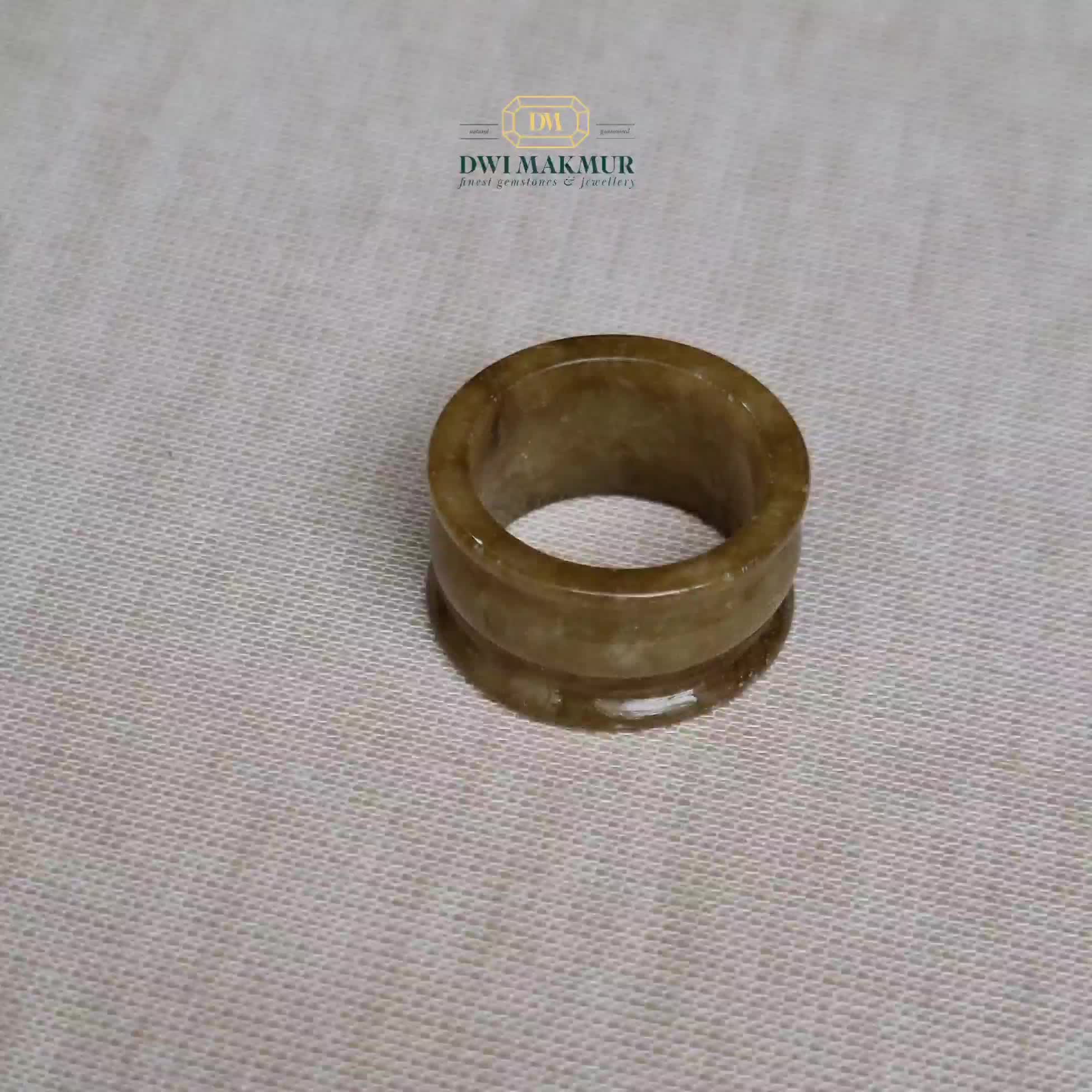 Certified Glowing,Type A JADEITE JADE RING Burma/Myanmar
