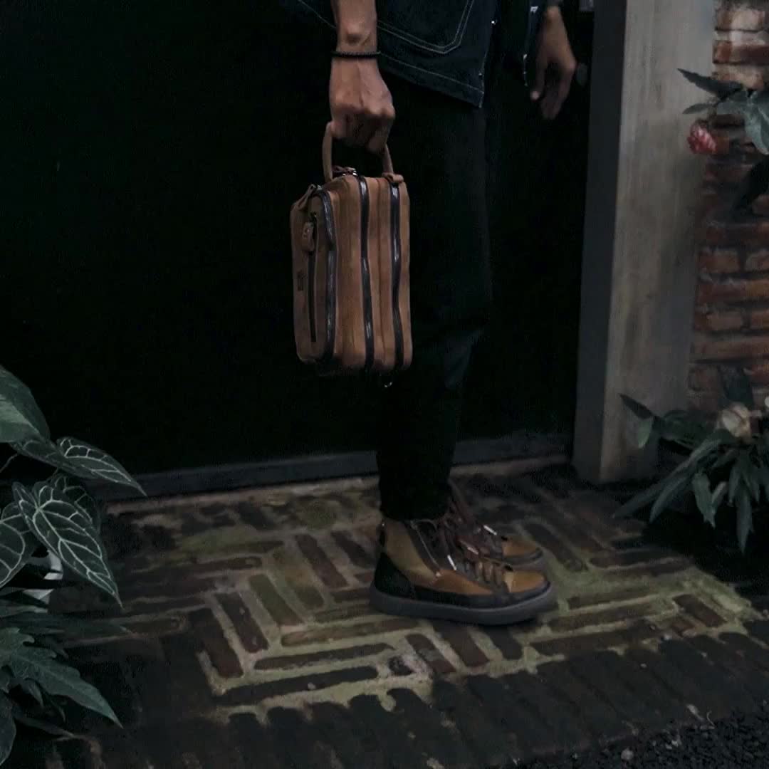 Tas Selempang Pria Reven Nakula Clutch Kulit Asli Multifungsi