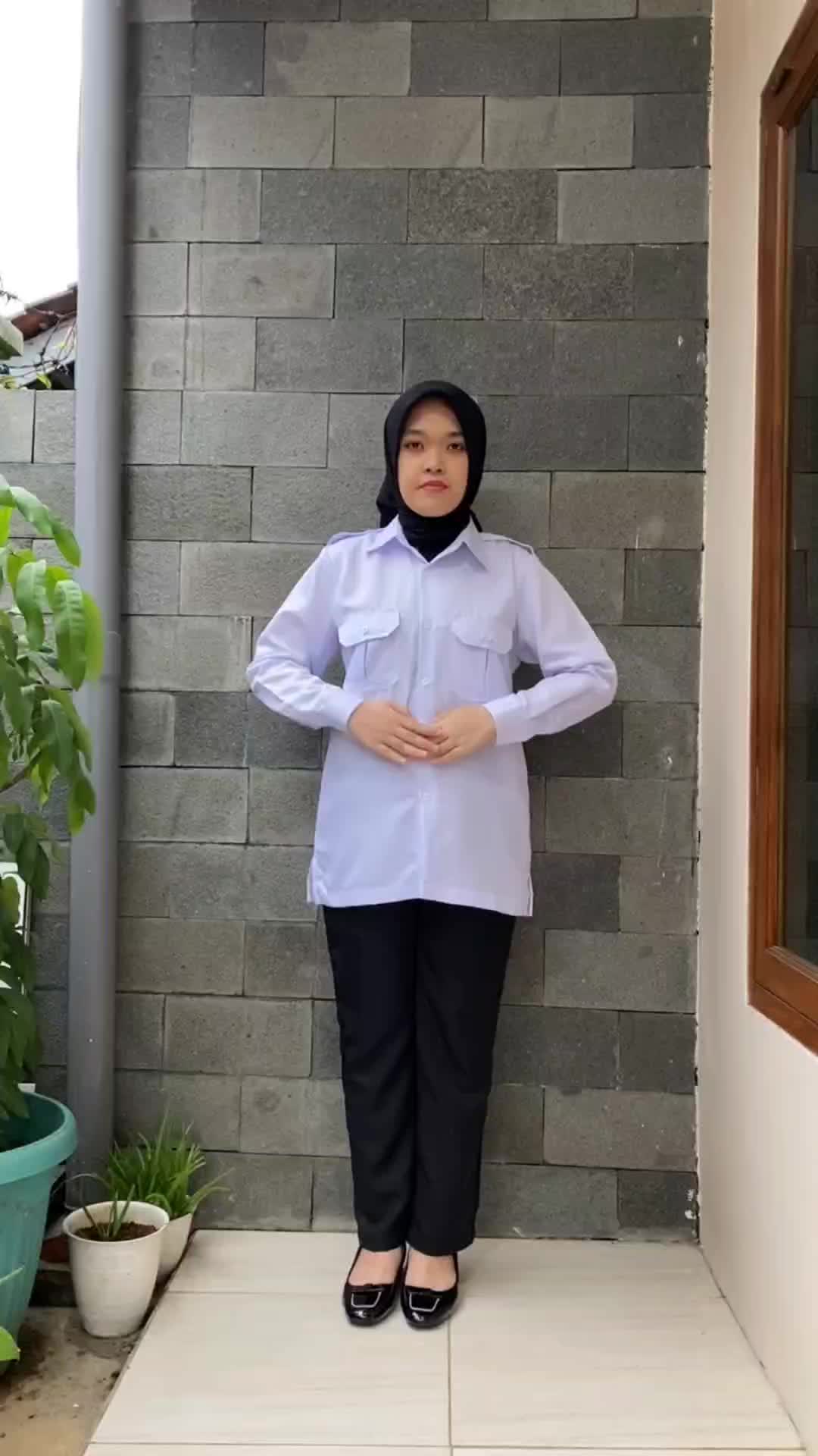 Setelan Seragam Baju PDH Putih Wanita Atasan Kemeja Kerja Dinas PNS Cewek Model Saku Atas Terbaru 2024 dari Brand Populer dengan Bahan Katun Panjang
