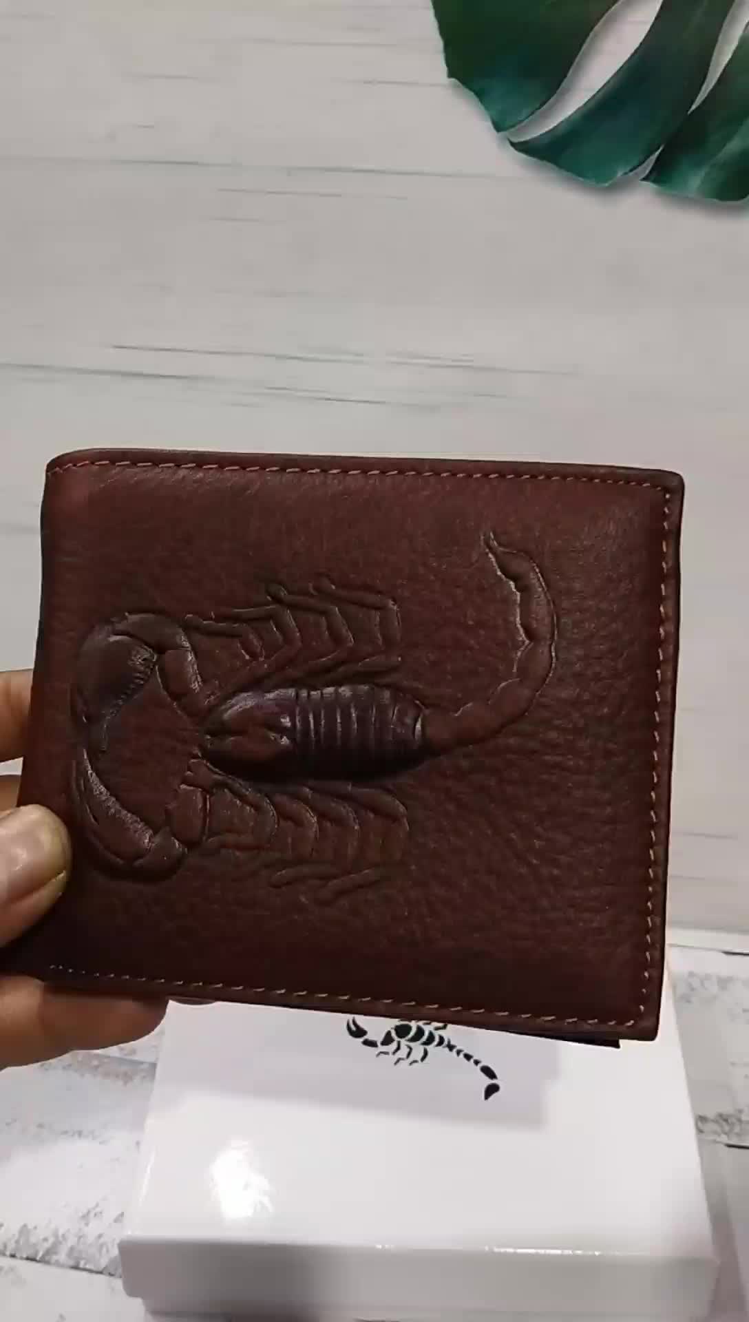 Dompet pria lipat kartu kulit sapi asli embos gambar scorpio