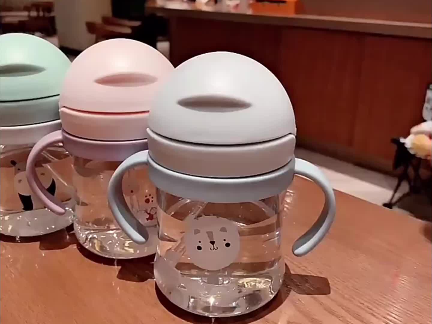 BAMBINO (2 tahun+）Botol Minum Anak Berkarakter Kualitas Import BPA Free Botol Anti Tumpah Dengan Sedotan Training Cup Balita Anti Tersedak Dengan Sedotan 250ml Dengan Handle Botol Minum Sekolah Anak Accessories