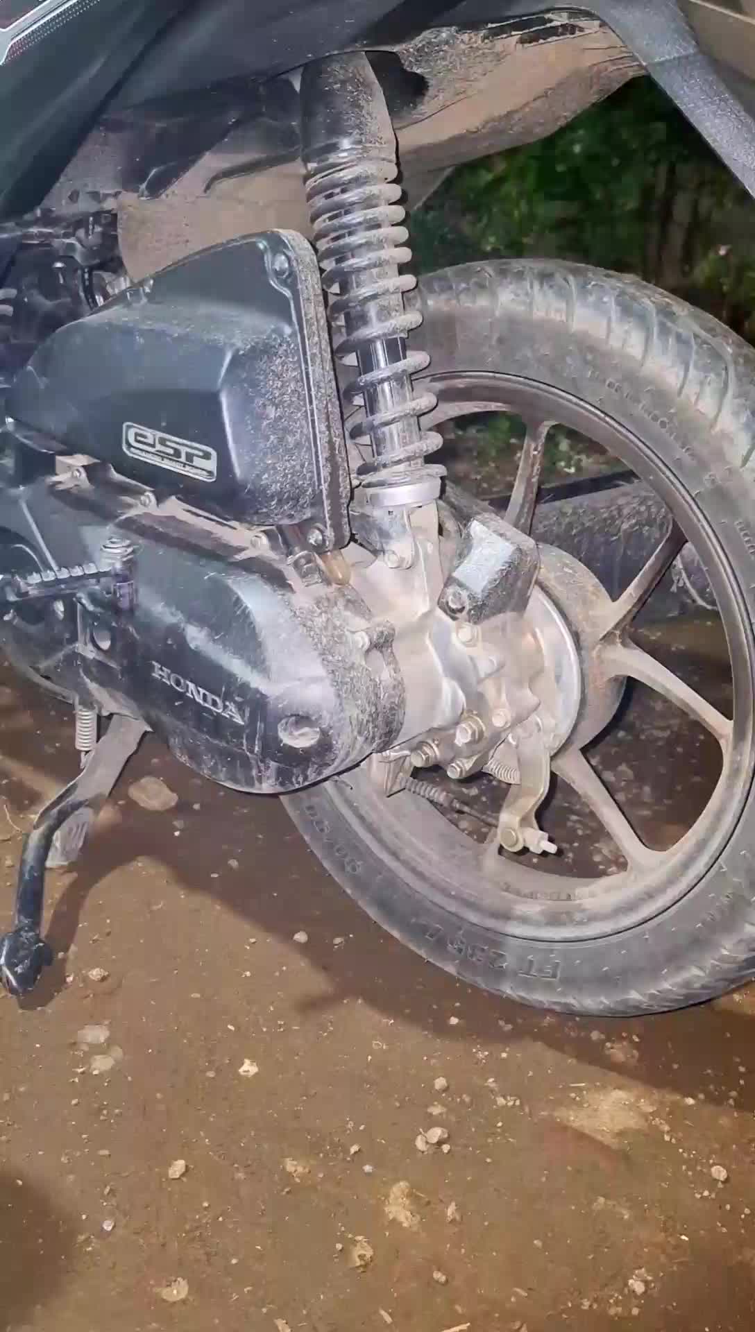 Pembersih Karak Mesin ENGINE DEGREASER Oli Car Semprot Lap 250 ml dan 1 Liter paket cuci motor cairan kerak pada Mobil