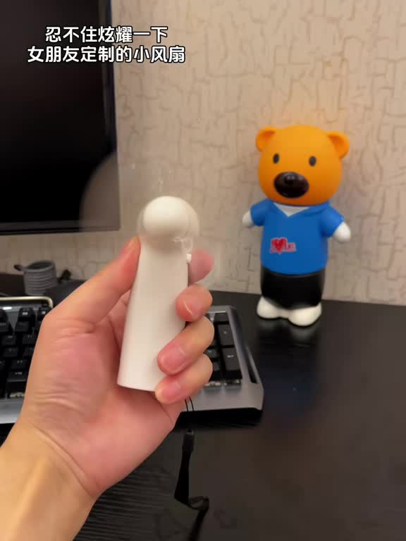 Kipas Angin Genggam Mini Portable Tenaga Baterai Dengan Lampu LED Merah Plastik