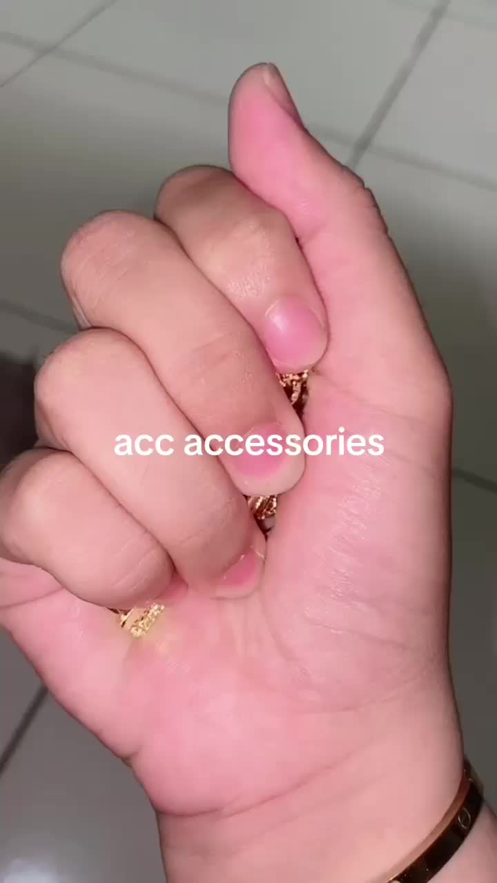 gelang wanita kendari motif rantai titanium 1 Aksesoris