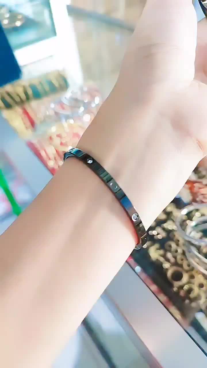Gelang Titanium Hitam, gold, rose gold dan silver Cewek/Cowok Bracelets Elegan Kulit Wanita