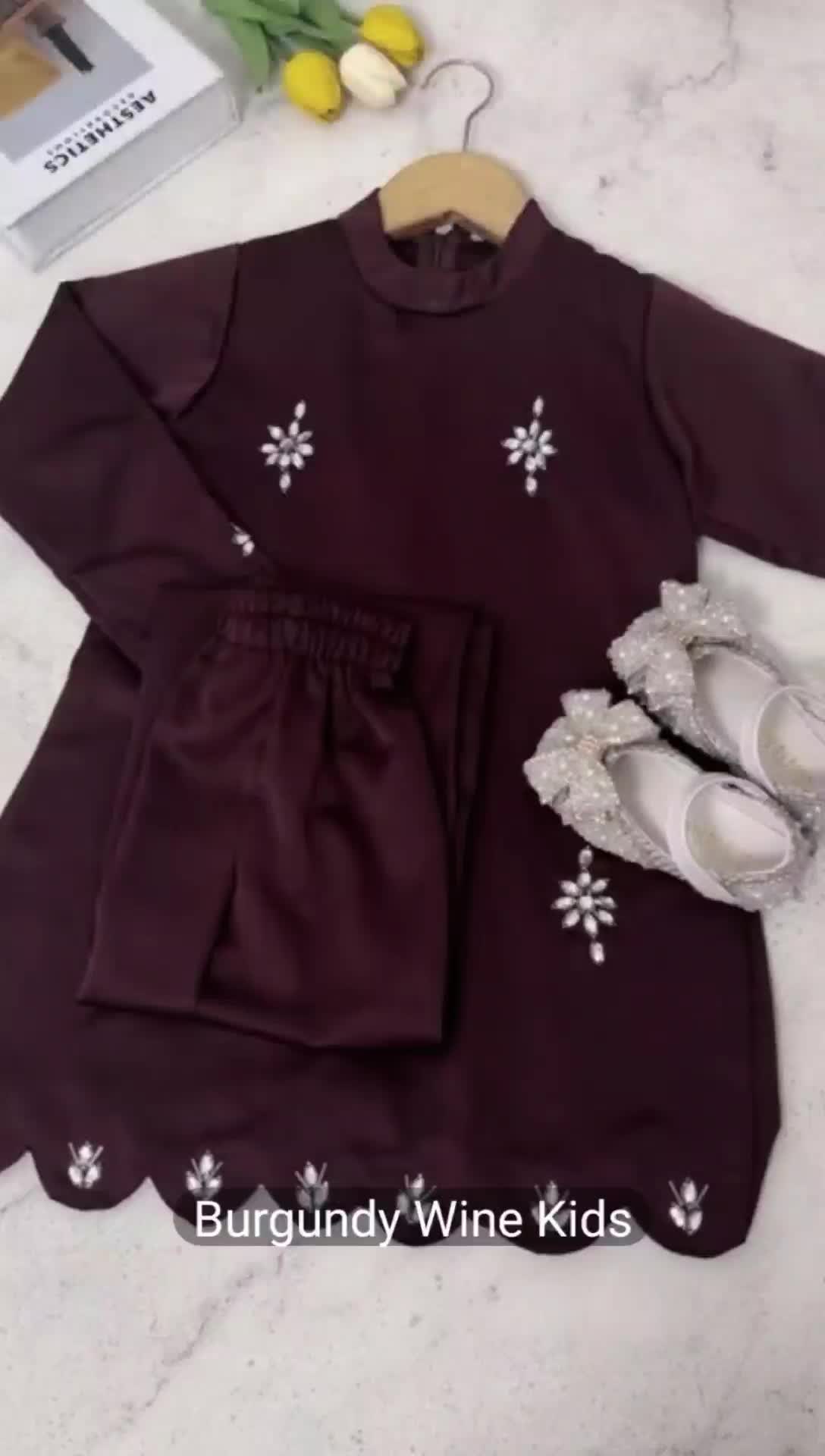 SYAFA!!SET PAKAIAN KELUARGA KURUNG MELAYU ROK SATIN SEPAN.BUJU   KONDANGAN LEBARAN  KEKINIAN HIASAN MEWAH SETELAN
