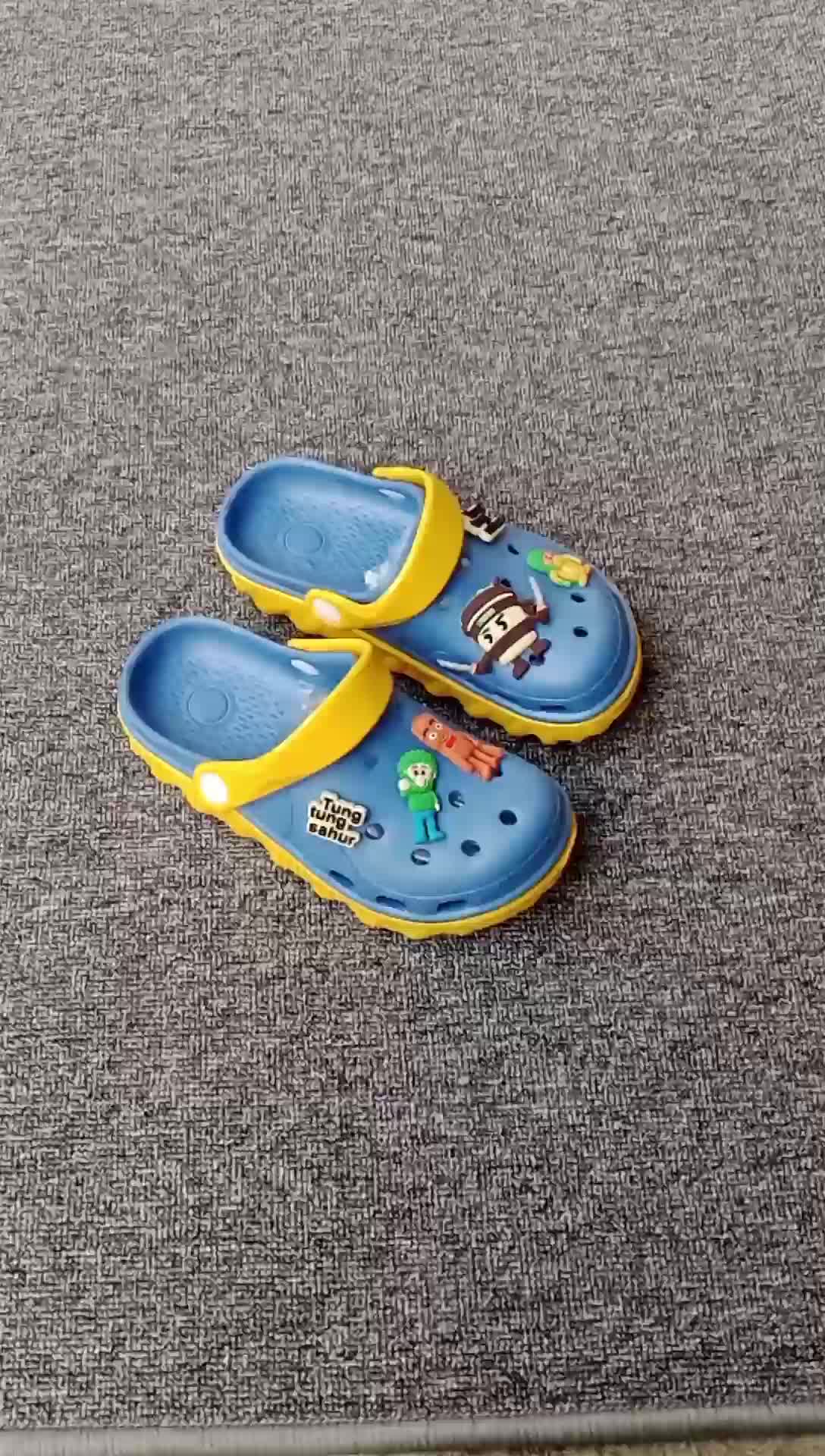 Syafa Sandal Sandal Baim Anak Laki-laki Terbaru Motif Tung Tung Sahur Slip On Nyaman Di Pakai Fashion Anak dengan Desain Karakter Lucu Kaki