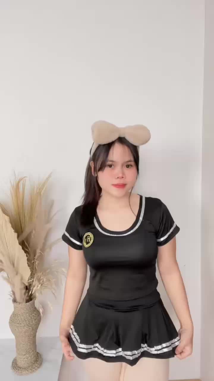 [ RedPink ] Set Cosplay Kustom School Football Girl With Desain Shirt Crop Atasan Strech Round Neck Type Edisi Lengan Pendek Logo Bordir Fitting Mini Rok Seksi Menggoda Corak Double Line White Terlaris Seller Spandeks Cotton Comfortable Elastic HJ CUSTOM