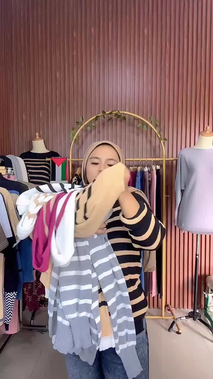 Sweater Rajut Garis-Garis YORA Oversize - Panjang 65cm, Lingkar Dada 115cm - Fit Atasan Stripe