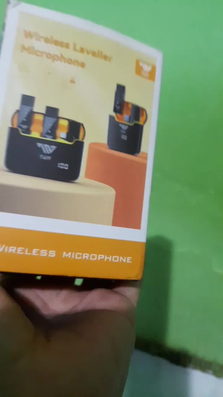 MICROPHONE TNW A 9 I0S DOBLE MIC. WIRELEES LAVALIER MICROPHONE FOR IOS. Mikrofon Wireless.Mudah dan praktis .Cara memakainya tinggal di jepitin ke baju.