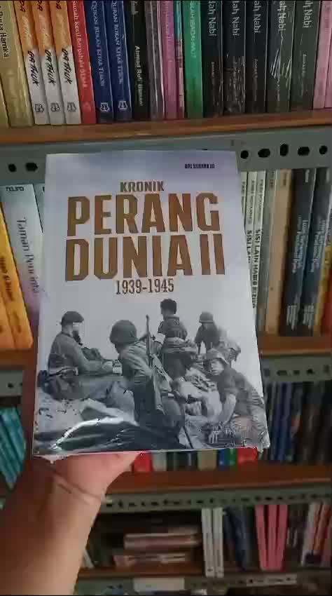 Kronik Perang Dunia 2: 1939-1945 buku asli