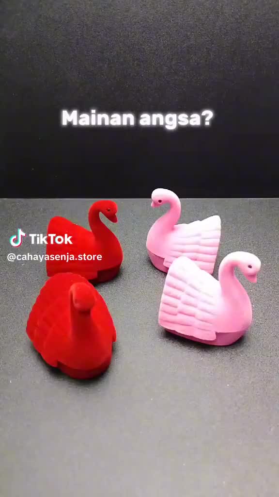 Kotak Cincin / Tempat Cincin Bludru Model Angsa