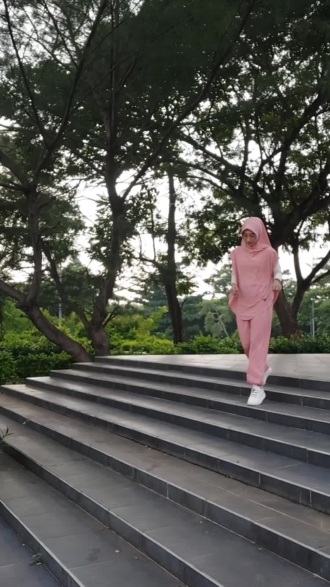 HELAIRINDU - Setelan Hijab Olahraga Wanita Outer Hijab dan Celana Bahan Royal Jersey Premium