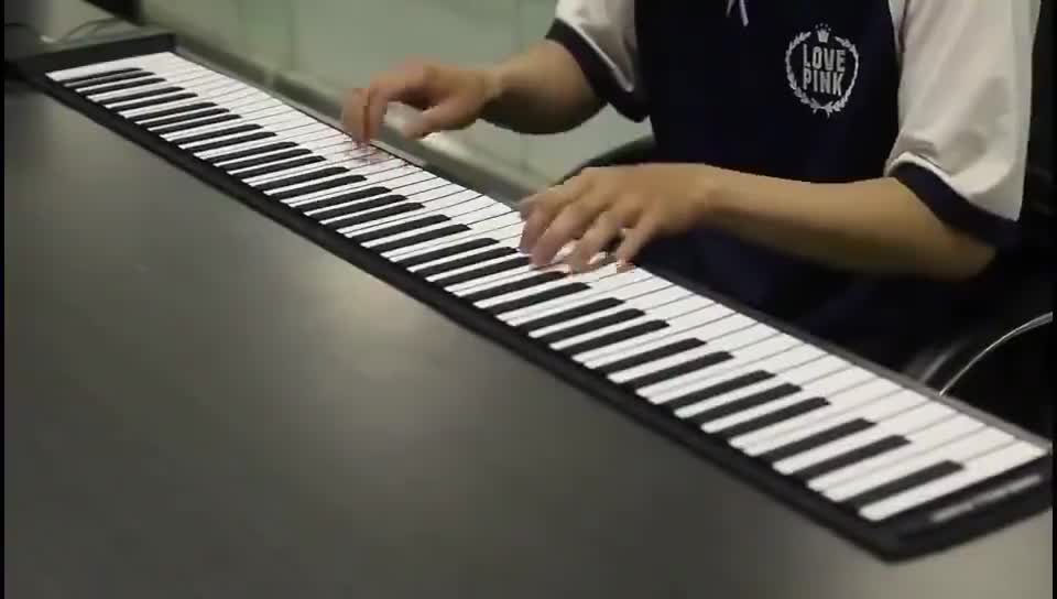 【COD】88 Keys Piano Keyboard Portable Lipat Silikon Fleksibel Hand Roll Up Elektrik Piano Elektronik Multifungsi /Baterai lithium yang