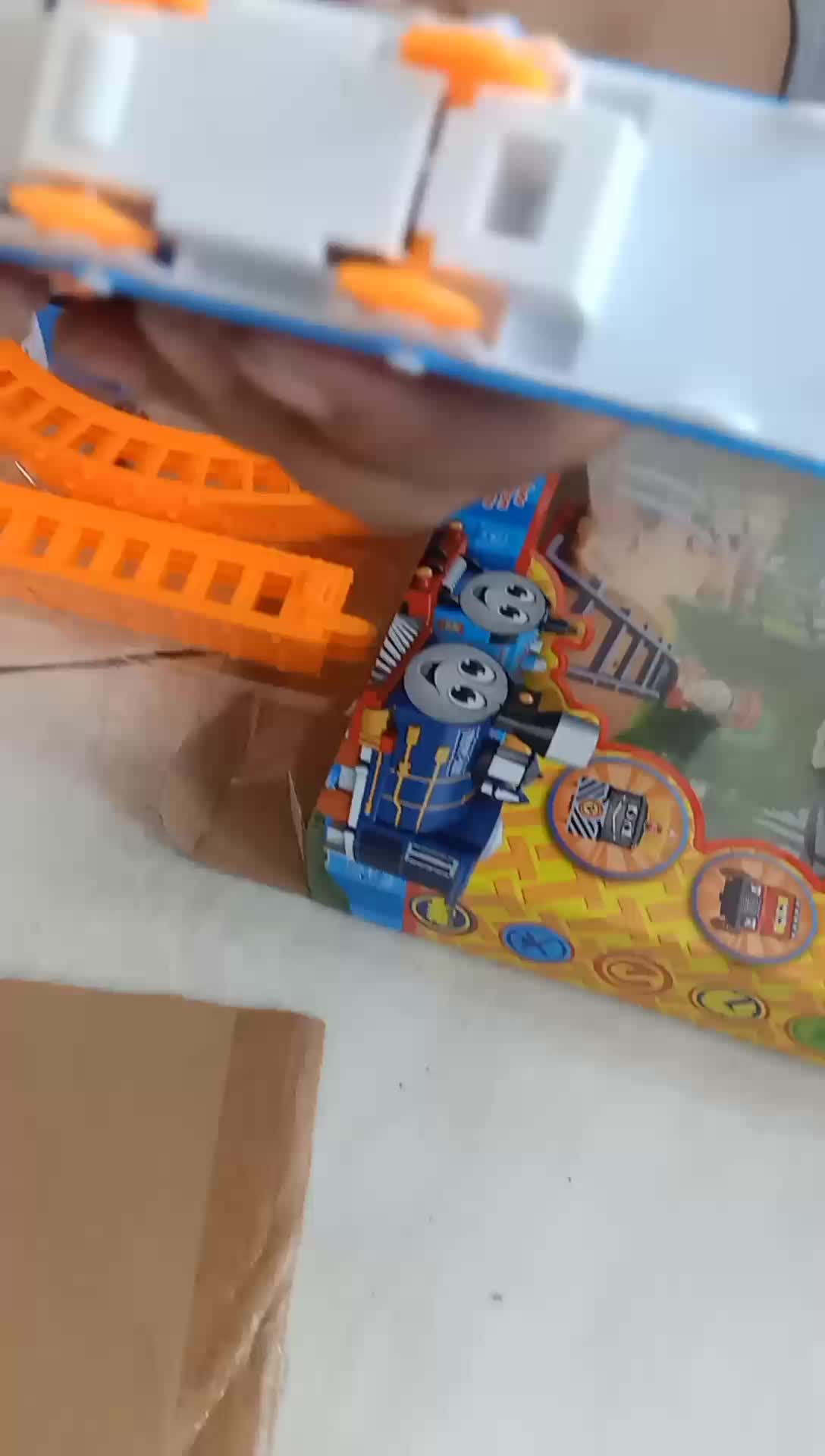 Kereta Thomas 3 Gerbong Ada 8 Rel/Kereta Thomas Bisa Jalan