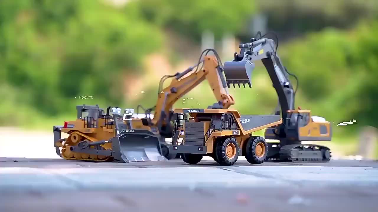Mainan Excavator Remote Control 2.4Ghz RC Ekskavator Penggali Truk