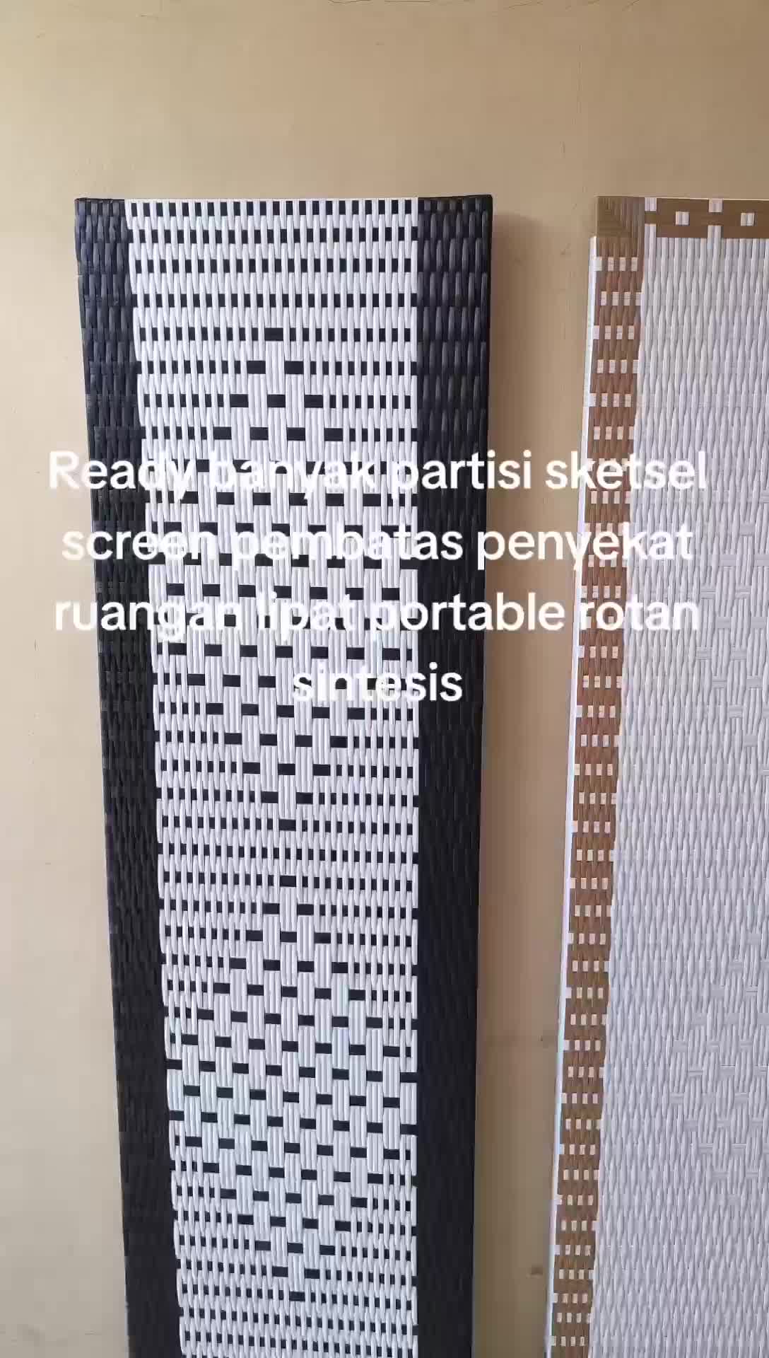 Partisi Sketsel Penyekat Ruangan Lipat portable Rotan Sintetis 5 pintu