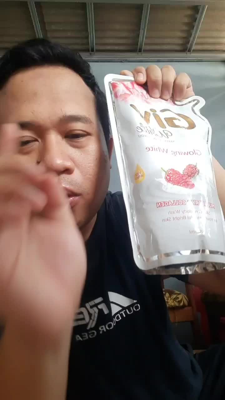 GIV Sabun Mandi Cair White 800 Ml Smooth & Glow Dengan Ekstrak Mulberry & Vitamin B C E Untuk Kulit Cerah Alami Dan Segar