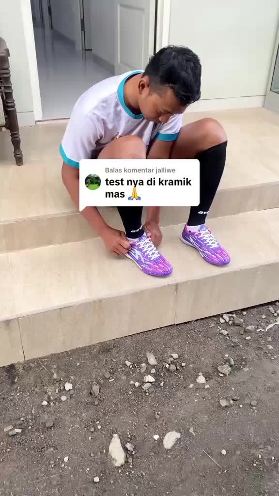 PAKET KOMPLIT SEPATU FUTSAL SPECS LIGHTSPEED REBORN PUTIH TERBARU DAN BERKWALITAS *SUDAH DIJAHIT *BISA BAYAR DITEMPAT (COD)